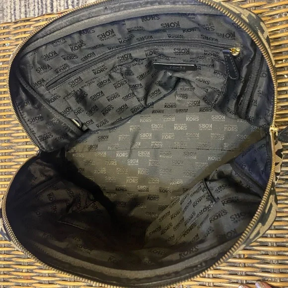 FIRE SALE π₯π₯ Michael Kors MK Satchel Bowling Bag Tote Medium/Large Size - Picture 7 of 15